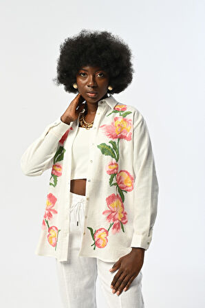 KADIN EKRU RENK PEMBE ÇİÇEK DESENLİ OVERSİZE KESİM GÖMLEK