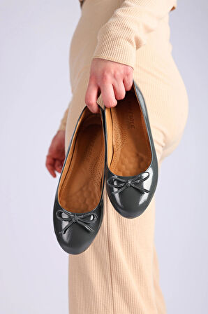 Kadın Hakiki Deri Ortopedik Fiyonk Detaylı Babet Ayakkabı - Gri Rugan Rahat Günlük Şık Babet