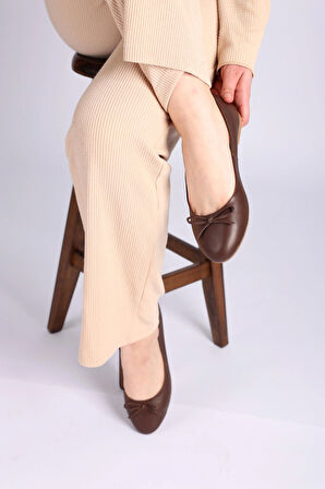 Kadın Hakiki Deri Ortopedik Fiyonk Detaylı Babet Ayakkabı - Koyu Kahverengi Rahat Günlük Şık Babet