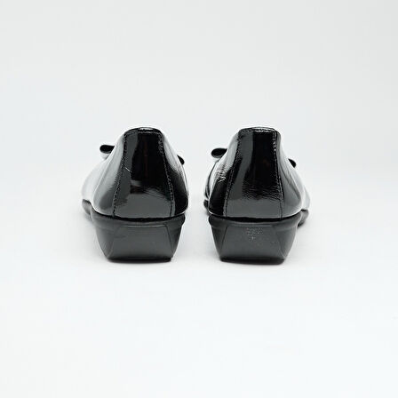 Hakiki Deri Aksesuarlı Kadın Babet