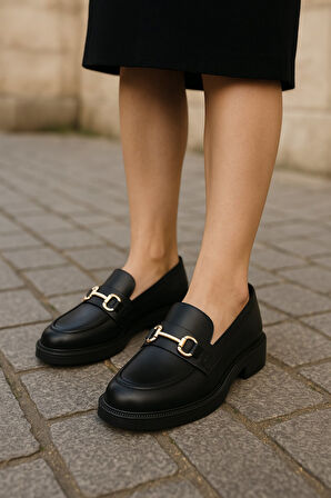 +6 CM Boy Uzatan Siyah Kadın Klasik Ayakkabı – Şık ve Rahat Tasarım