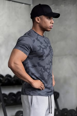 Erkek Nem Emici Hızlı Kuruma Atletik Teknik Kamuflaj Desenli Spor T-shirt