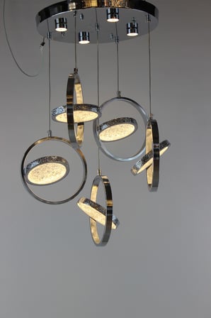 Lüks Krom Kaplama 5li İç İçe Halka Figürlü Kristal Dokulu Modern Sarkıt
