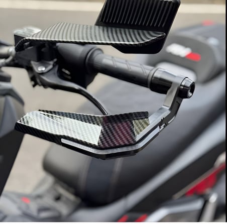 Karbon Görünümlü Siyah Manet Koruyucu Ve El Rüzgarlığı (Nmax, Xmax, Pcx, R25, Mt25, NK250)Arasmto