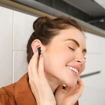 Kablosuz Stereo Kulak İ̇Ci Kulaklik Ve Sarj Kutusu Kulak Algilama Sensorlu Kablosuz Sarj (Wireless Charger) Destekli Dokunmatik Uzun Pil Omurlu Yuksek Stereo Ses Tws Kulaklik