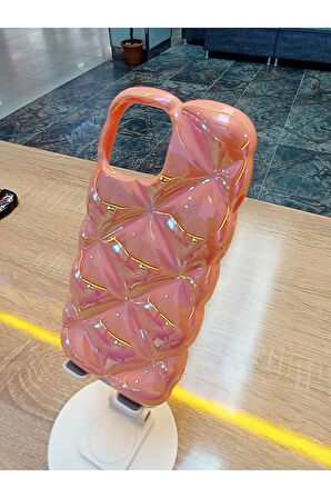 İPhone 15 Pro Max Uyumlu Baklava Desenli Parlayan Puf Kapak