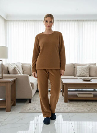 KADIN KAHVERENGİ PELUŞ PİJAMA TAKIMI