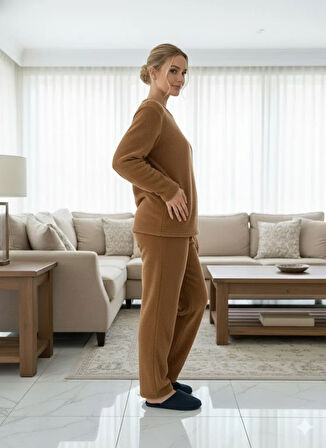 KADIN KAHVERENGİ PELUŞ PİJAMA TAKIMI