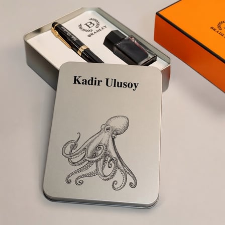 Kişiye Özel İsim Yazılı Ahtapot Tasarımlı Bradley Dolma Kalem Mürekkep Seti - Metal Kutulu Hediyelik Kalem