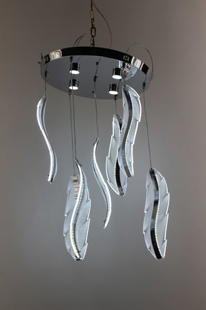 Lüks Krom Çemberli Seri 7li Tüy Figürlü Modern Led Sarkıt Avize