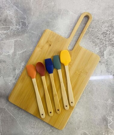 Kulplu Kesme Tahtası ve Renkli Silikon Spatula Seti