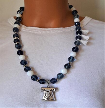 Mavi Ve Beyaz Püsküllü Uzun Kuvars Kolye