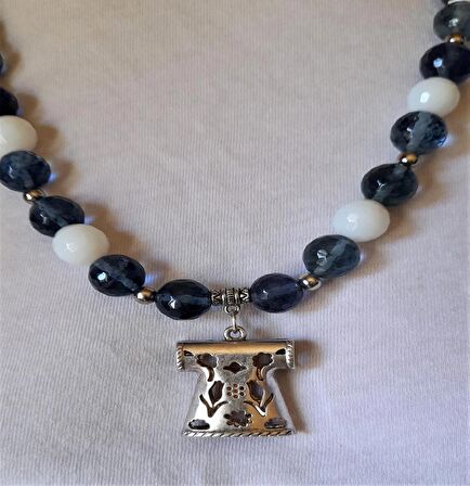 Mavi Ve Beyaz Püsküllü Uzun Kuvars Kolye