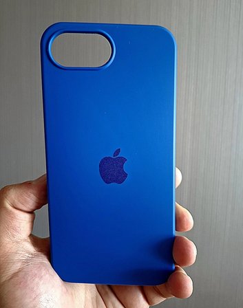 iPhone 16e Uyumlu Logolu İçi Kadife Silikon Lansman Kılıf 