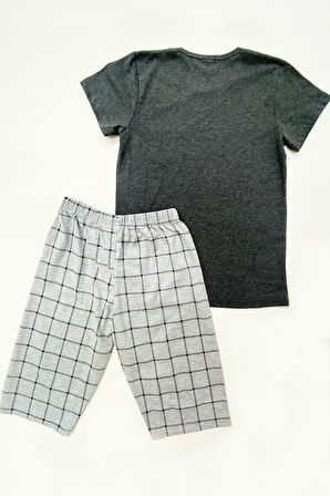 ERKEK ÇOCUK KAPRİLİ PİJAMA TAKIMI PAMUK BASKILI CEP DETAYLI A3