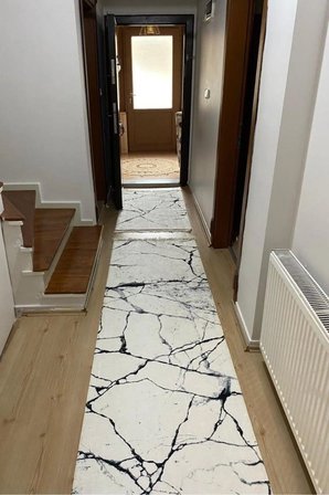 Yolluk Halı – Kaymaz Tabanlı, Yıkanabilir, Yumuşak Dokulu, Şık ve Dayanıklı Tasarım (mermer