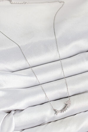 Pirinç Zirkon Taşlı Balık Kılçığı Model Gümüş Renk Kadın Kolye