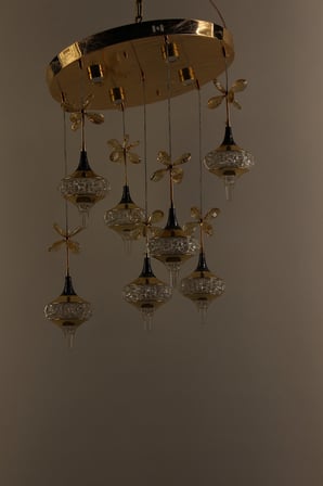 Gold Çemberli Seri 7li Estetik Kristal Kelebekli Topaç Formlu Modern Sarkıt Avize