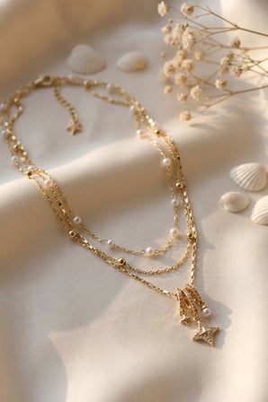 Gold Renk Pirinç Charmlı Model Kombin Kadın Kolye