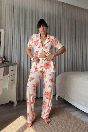 Turuncu Çiçek Desenli Krem Pijama Takımı