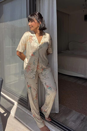 Krem Çiçek Desenli Pijama Takımı