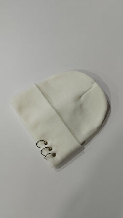 Ekru Piercing Detaylı Kadın Kışlık Bere