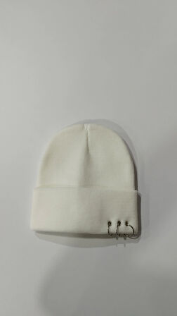 Ekru Piercing Detaylı Kadın Kışlık Bere