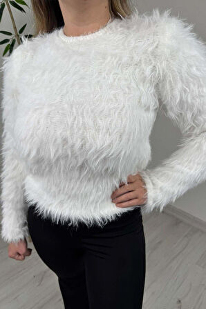 Explode - Kadın Beyaz Bisiklet Yaka Tüylü Yumoş Oversize Triko Kazak