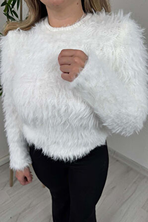 Explode - Kadın Beyaz Bisiklet Yaka Tüylü Yumoş Oversize Triko Kazak