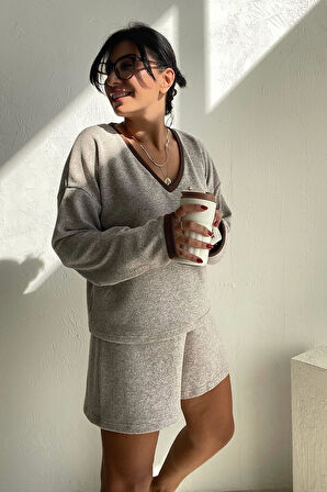 V Yaka Kahverengi Yumoş Şort Takım