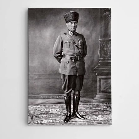 Atatürk Askeri Üniforma İle Kanvas Tablo