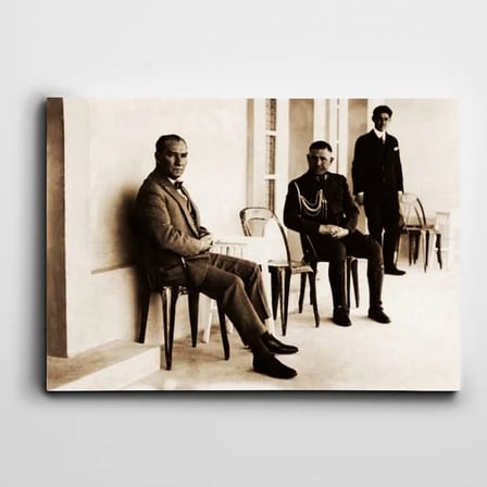 Atatürk Tablosu Sandalyede Atatürk Kanvas Tablo