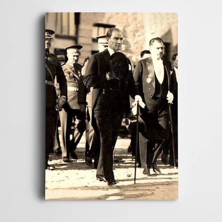 Atatürk Yürürken Kanvas Tablo