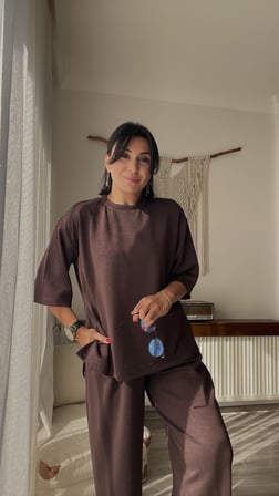Kahverengi Yırtmaç Detaylı Pijama Takımı