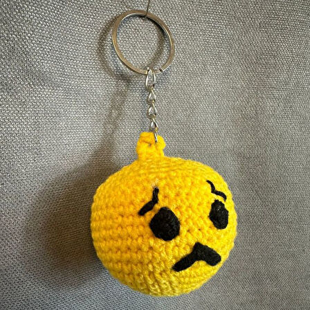 Uretti - Tuğba 9352 3417 El Yapımı Örgü Üzgün Surat Emoji Model Anahtarlık