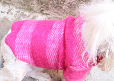 Pembe Tuylu Köpek Kazak – Sıcak Tutan Şık Kışlık Köpek Kiyafeti