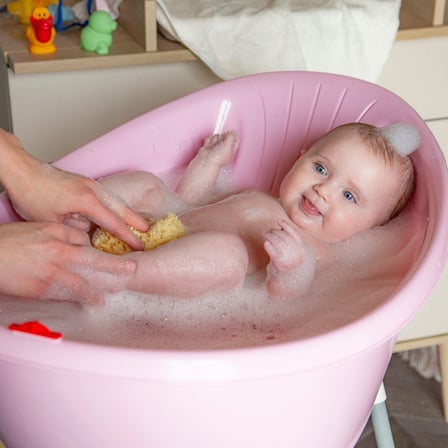 OKBaby Bebek Banyo Seti Bella Dijital Termometreli Çift Yönlü Küvet + Hippo Duş Şapkası A.Gri