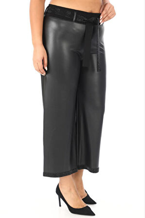 Büyük Beden Deri Toparlayıcı Yüksek Bel Kemeri Taşlı Boru Paça Kadın Pantolon