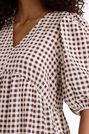 V Yaka Baskılı Gofre Dokulu Kısa Kollu Midi Elbise