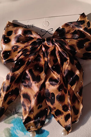 Leopar Desenli İnci Detaylı Fiyonk Toka