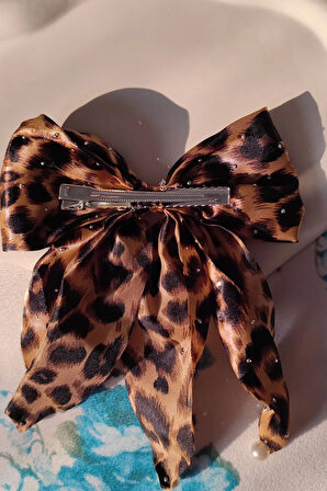 Leopar Desenli İnci Detaylı Fiyonk Toka
