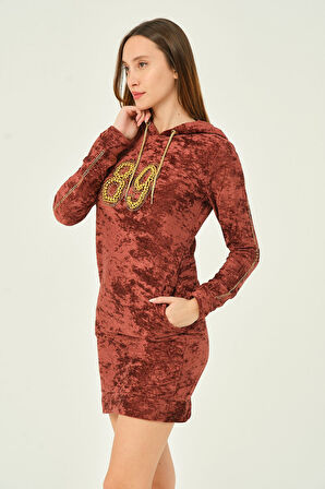 Cepli Kapüşonlu Taş Detaylı Kadife Uzun Kollu Kısa Elbise