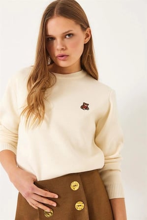 Kadın Peluş Teddy Ayıcık Nakışlı Bisiklet Yaka Basic Triko Kazak - Ekru