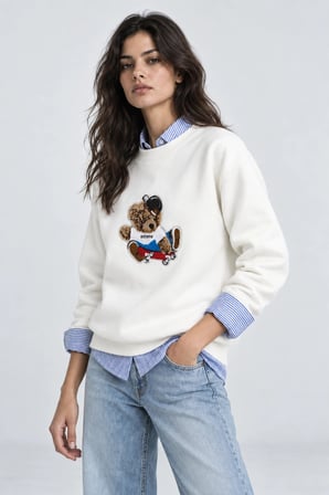 Kadın Peluş Dokulu Nakış Detaylı Salaş Sweatshirt- Beyaz