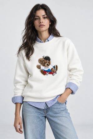 Kadın Peluş Dokulu Nakış Detaylı Salaş Sweatshirt- Beyaz