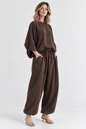 Rahat Kesim Modal Takım - Yarasa Kol Oversize Bluz ve Geniş Paça Şalvar Pantolon - Acı Kahve