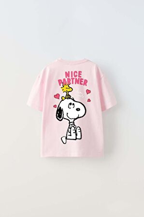 KIZ ÇOCUK SNOOPY MODELLİ SIRT DETAYLI PAMUK TİŞÖRT