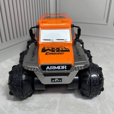 8x8 Amfibi Uzaktan Kumandalı Arazi Aracı Su Üstünde Giden 4x4 Güçlü Off-Road RC Kamyon