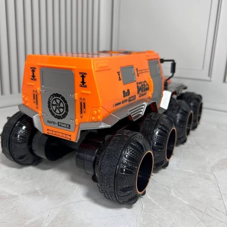 8x8 Amfibi Uzaktan Kumandalı Arazi Aracı Su Üstünde Giden 4x4 Güçlü Off-Road RC Kamyon