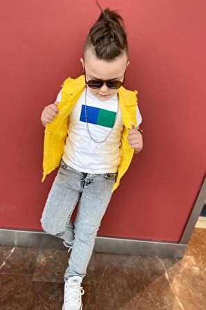 Erkek Çocuk Merci Yazı Baskılı Tişört Jean Pantolon ve Düğme Detaylı Sıfır Kol Jean Sarı Yelek Alt Üst Takım